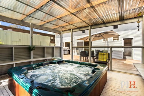 Sandy Bay Getaway W Spa 4 Bdr - Food Delivery Shop 1