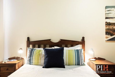 Sandy Bay Getaway W Spa 4 Bdr - Food Delivery Shop 2