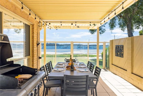 Sandy Beach House Corlette Unit 1 Waterfront WI-FI Aircon - Food Delivery Shop 3