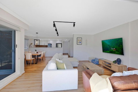 Sandy Cove Apartment The Entrance 8 - Food Delivery Shop 2