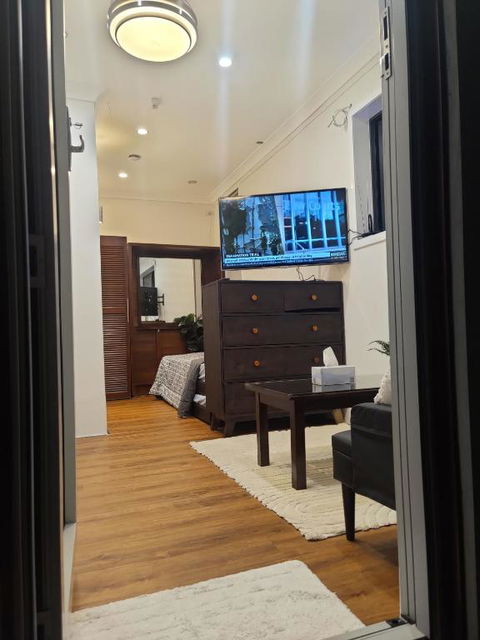 Short-long Term Private Smart Modern Studio - Food Delivery Shop 1
