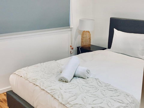 St Marys Affordable 5 Br Cozy House - Food Delivery Shop 1
