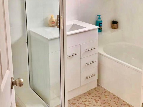 St Marys Affordable 5 Br Cozy House - Food Delivery Shop 2