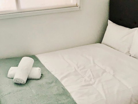 St Marys Affordable 5 Br Cozy House - Food Delivery Shop 3
