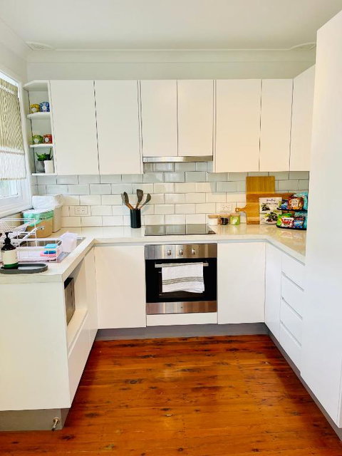 Sunshine Retreat Modern 3BR Haven - Food Delivery Shop 2