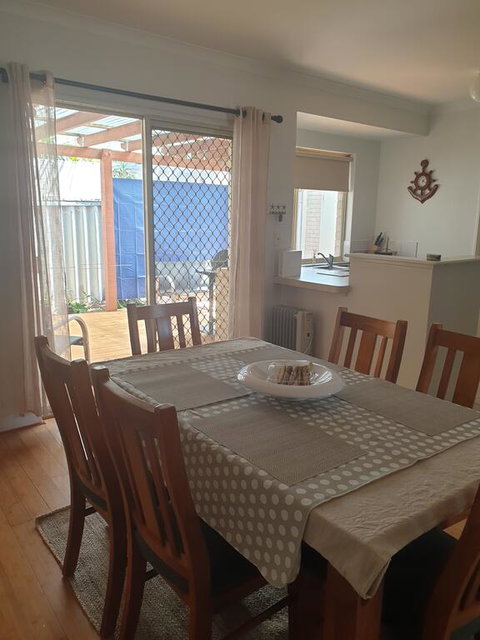 Beachside Retreat 2 - Food Delivery Shop 1