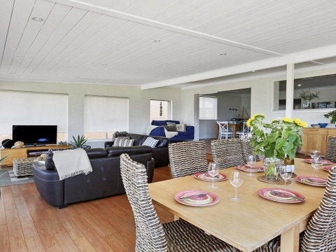 Beachview - Walking Track Straight Down To The Beach - Food Delivery Shop 2