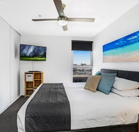 Beau Monde Apartments Newcastle - Worth Place Apartment - Food Delivery Shop