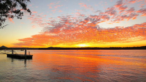 Beautiful North Facing River Views At Noosaville - Unit 4 Riverside 235 Gympie Tce - Food Delivery Shop 1