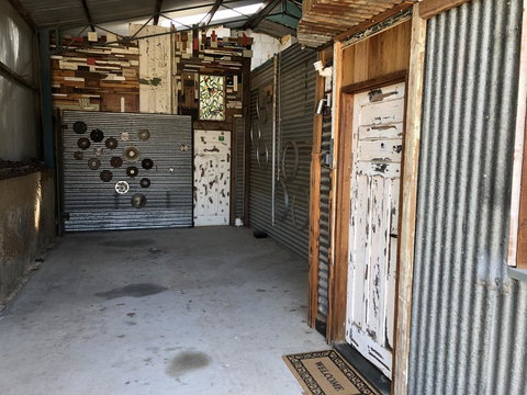 Bed In A Shed Vineyard Stay - Food Delivery Shop 3
