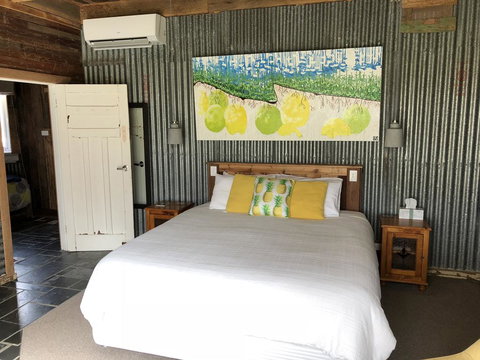 Bed In A Shed Vineyard Stay - Food Delivery Shop 0