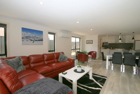 Bedrock - 11 Twynam Street, Jindabyne - Food Delivery Shop 3