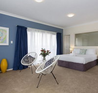 Bella Vista Townhouse with Views - Food Delivery Shop