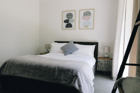 Bells Beach Cottages - Food Delivery Shop 2
