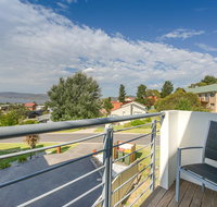 Beloka Close - Modern spacious and pet friendly accommodation - Food Delivery Shop
