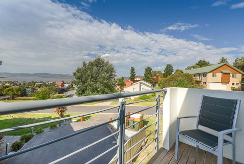 Beloka Close - Modern, Spacious, And Pet Friendly Accommodation - Food Delivery Shop 0
