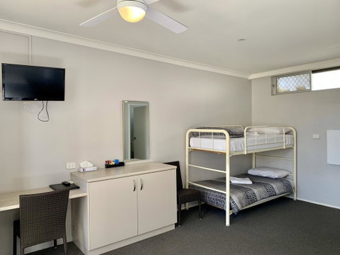 Bermagui Beach Hotel - Food Delivery Shop 1