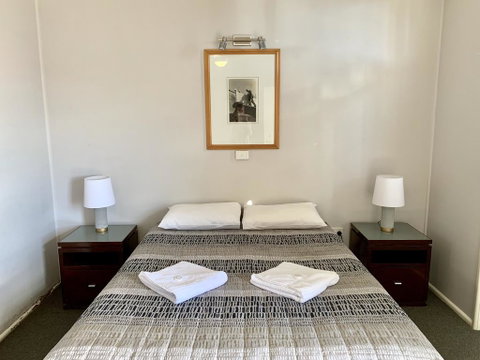 Bermagui Beach Hotel - Food Delivery Shop 3