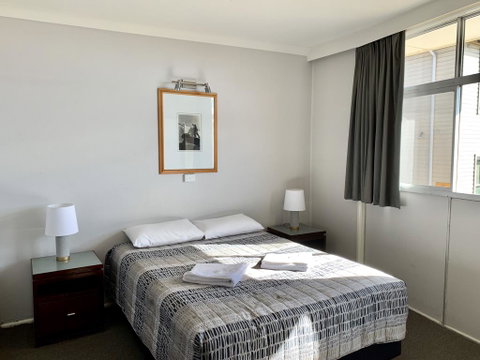 Bermagui Beach Hotel - Food Delivery Shop 2