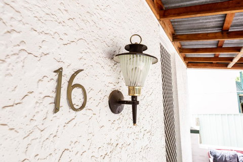 Best Central House - SLEEPS 11 !! - Food Delivery Shop 1