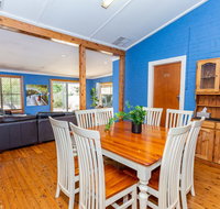 Best Central House - SLEEPS 11  - Food Delivery Shop