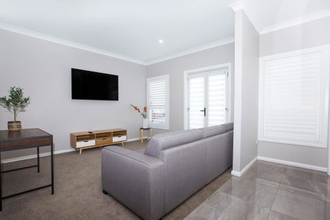 Best Central Wagga Townhouse - Food Delivery Shop 2