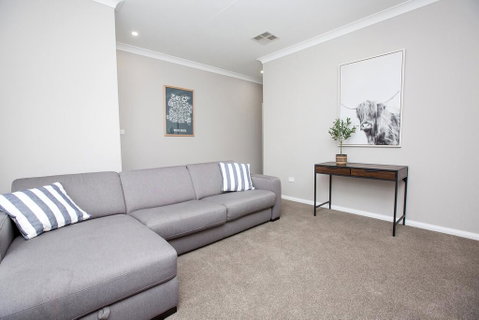 Best Central Wagga Townhouse - Food Delivery Shop 3