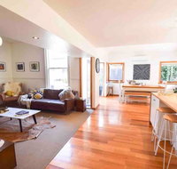 Best Location in Hobart Luxury 4 bedroom with stunning views - Food Delivery Shop