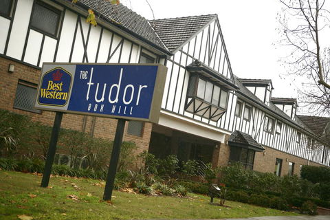 Best Western Plus The Tudor Box Hill - Food Delivery Shop 0