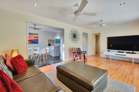 Blairgowrie Contemporary Beach Retreat - Food Delivery Shop 1