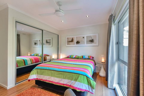 Blairgowrie Contemporary Beach Retreat - Food Delivery Shop 3