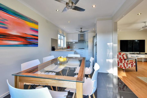 Blairgowrie Contemporary Beach Retreat - Food Delivery Shop 0