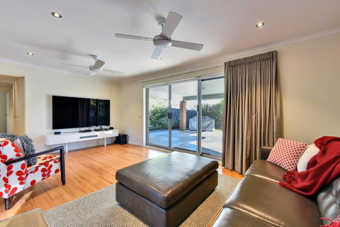 Blairgowrie Contemporary Beach Retreat - Food Delivery Shop 2