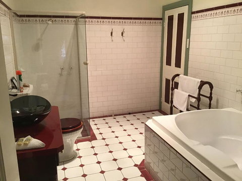 The OldDevonshire House - Food Delivery Shop 3