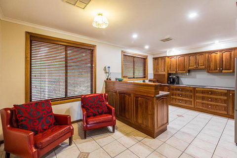 Watervale Hotel Guesthouse - Food Delivery Shop 3