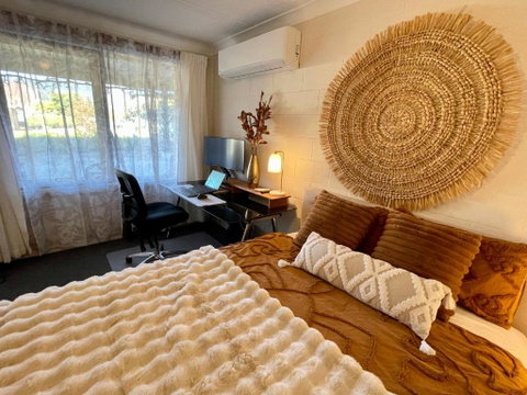 White Rabbit Mountain Guest House - Food Delivery Shop 0