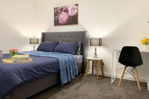 Wifi, 2 Air-cons, Campbelltown Courtyard West - Food Delivery Shop 0