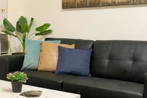 Wifi, 2 Air-cons, Campbelltown Courtyard West - Food Delivery Shop 1