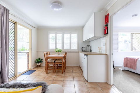 Woodford Gardens - Food Delivery Shop 3