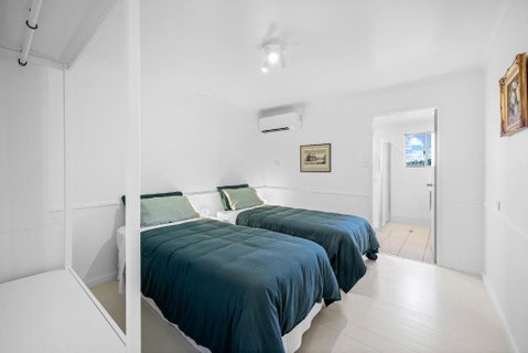 Spearmint House - Art Deco Gem In Misty Mountains - Food Delivery Shop 2