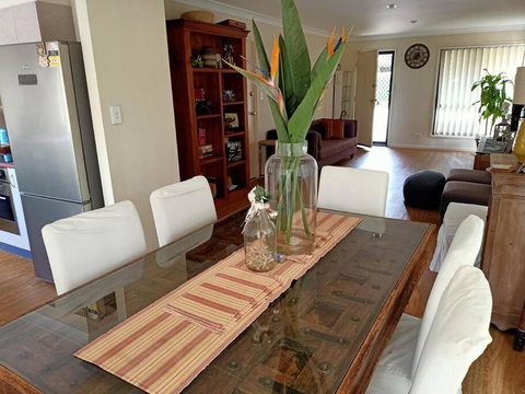 Tingalpa Townhouse Treat - Food Delivery Shop 3