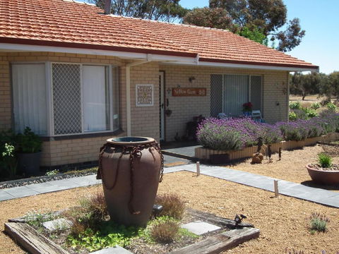 Yellow Gum Bed And Breakfast - Food Delivery Shop 3