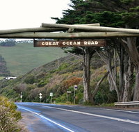Small-Group Great Ocean Road and Twelve Apostles Full-Day Tour - Food Delivery Shop