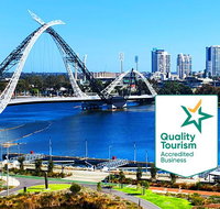 Big Perth Private Day Tour - Food Delivery Shop