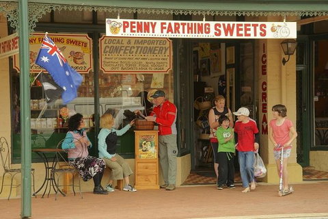 2-Day Wave Rock, York, Wildflowers & Aboriginal Experience - Food Delivery Shop 4