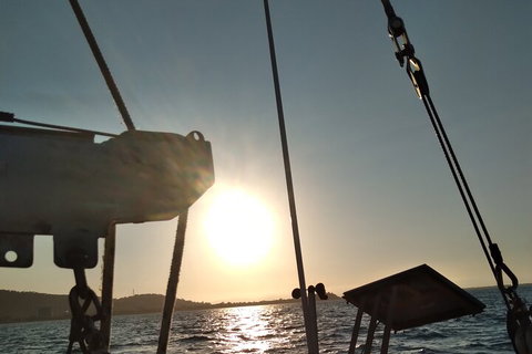 Townsville Small Group Early Morning Sailing Cruise Boat Tour Charter Hire - Food Delivery Shop 5