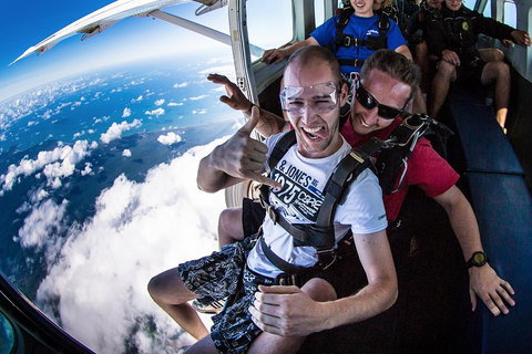 Reef And Rainforest Tandem Sky Dive In Cairns - Food Delivery Shop 2