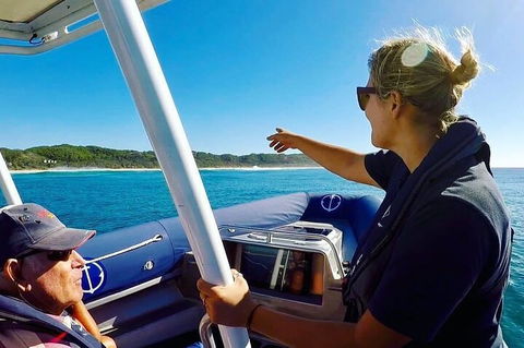 Julian Rocks Byron Bay Cruise - Pet Food Australia 3