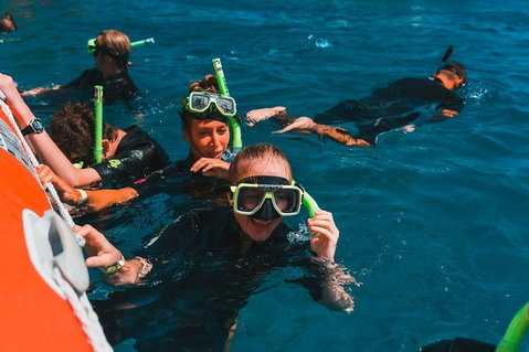 Whitehaven Beach And Hill Inlet Lookout Full-Day Snorkeling Cruise By High-Speed Catamaran - Food Delivery Shop 3