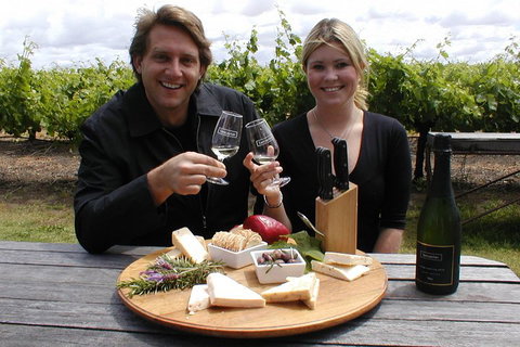 Swan Valley Tour From Perth: Wine, Beer And Chocolate Tastings - Food Delivery Shop 4